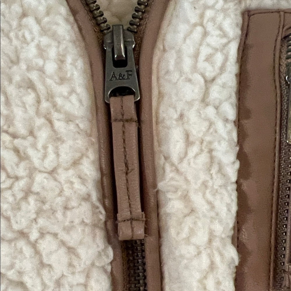 Women’s Abercrombie & Fitch Cream Sherpa Quarter Zip Pullover Size Small EUC - Picture 4 of 5
